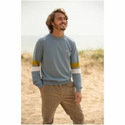 Brakeburn Blue Knitted Crew Neck Sweater -Brakeburn shop unnamed file 976